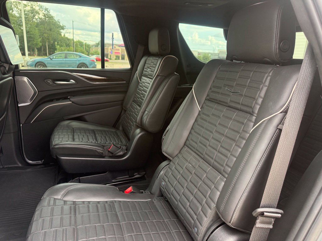 Used 2023 Cadillac Escalade Sport Platinum w/ LPO, ONYX Package AWD/4WD image 17
