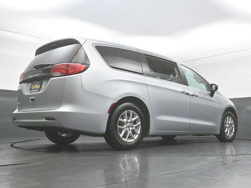 Used 2022 Chrysler Voyager LX FWD image 45