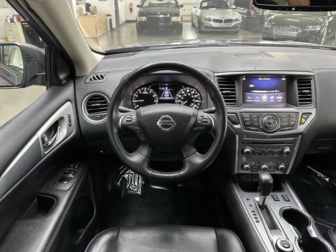 Used 2020 Nissan Pathfinder SL image 21