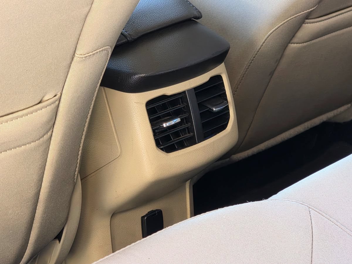 Used 2015 Ford Fusion SE FWD image 26