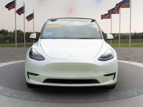 Used 2022 Tesla Model Y Long Range image 8