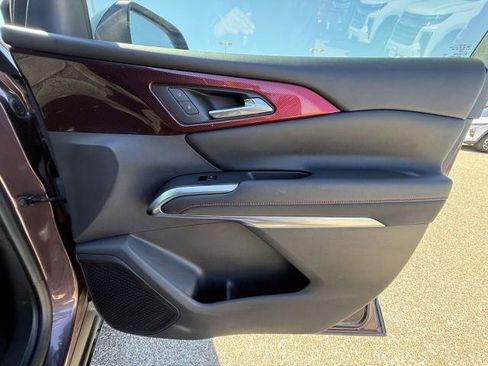 Used 2024 Chevrolet Traverse Z71 image 36