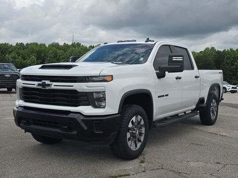 Used 2024 Chevrolet Silverado 2500 Custom w/ Custom Convenience Package AWD/4WD image 1