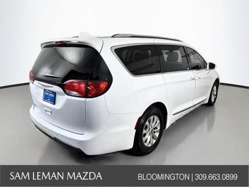 Used 2018 Chrysler Pacifica Touring-L w/ Premium Audio Group FWD image 7