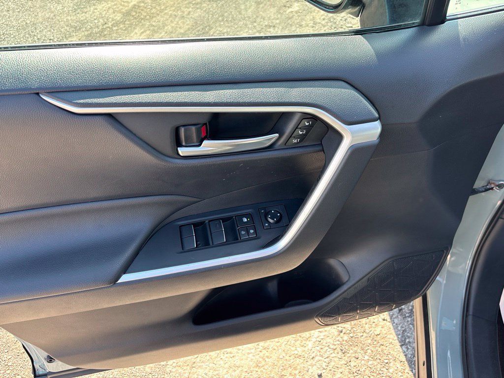 Used 2019 Toyota RAV4 XLE Premium AWD/4WD image 12