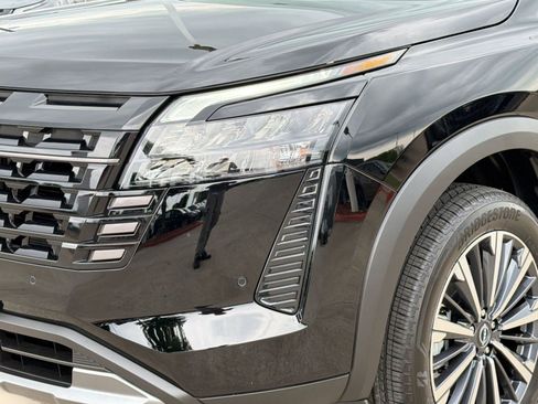 New 2026 Nissan Pathfinder Platinum FWD image 11