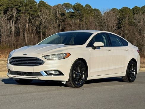 Used 2018 Ford Fusion SE w/ Equipment Group 201A image 9