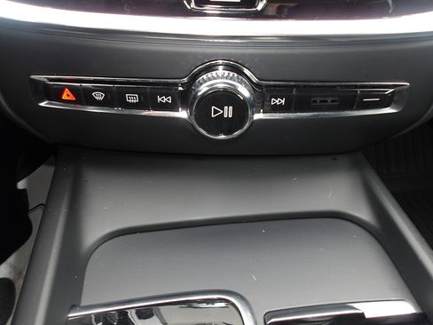 Used 2020 Volvo V60 T5 Cross Country image 20