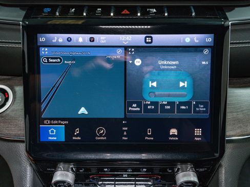 Used 2024 Jeep Grand Cherokee Overland w/ Trailer Tow Package image 21