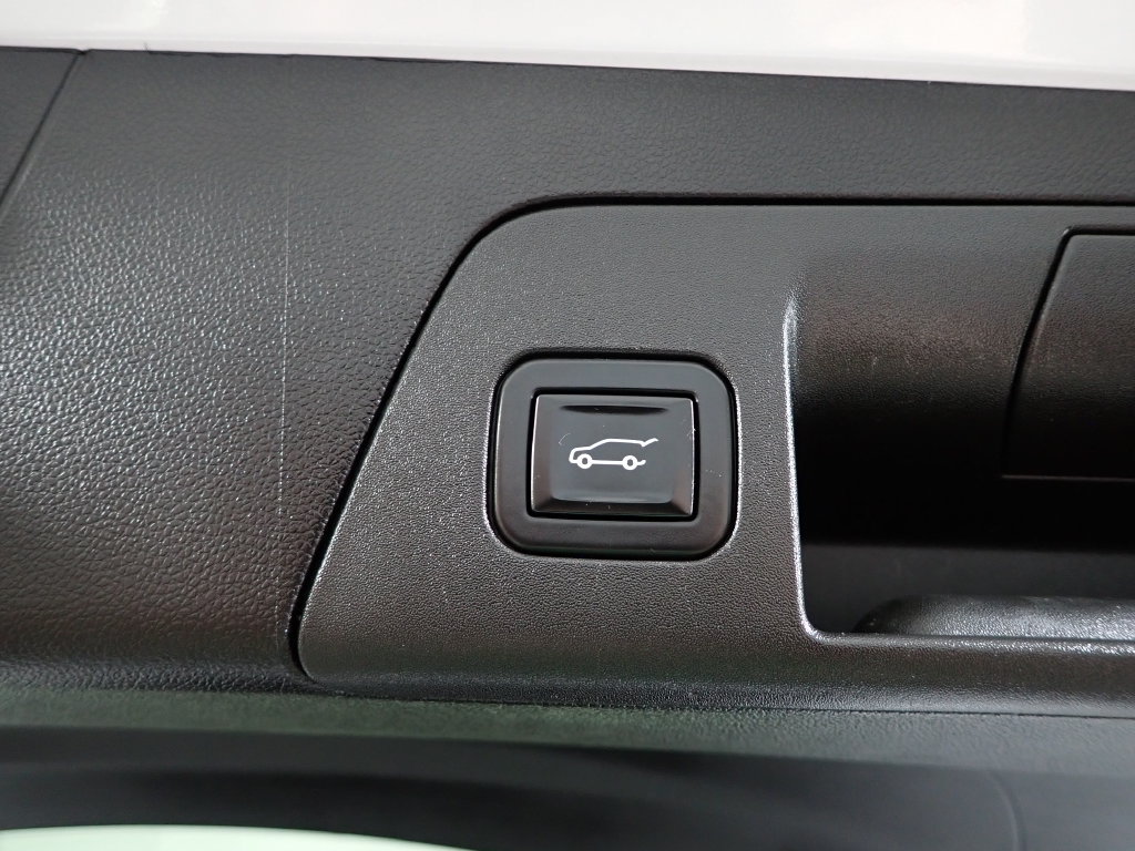 Used 2021 Buick Envision Essence w/ Technology Package I AWD/4WD image 18
