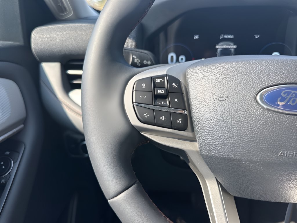 Used 2026 Ford Explorer Active RWD image 17