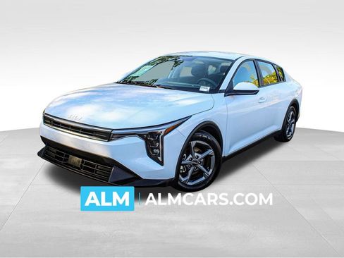 Used 2025 Kia K4 LXS image 1