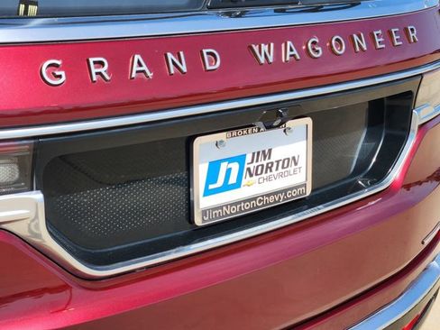 Used 2022 Jeep Grand Wagoneer Series III AWD/4WD image 16