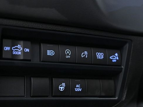 Used 2024 Toyota Tundra Platinum image 29