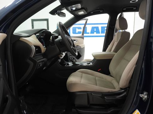 Used 2023 Chevrolet Traverse LS image 14