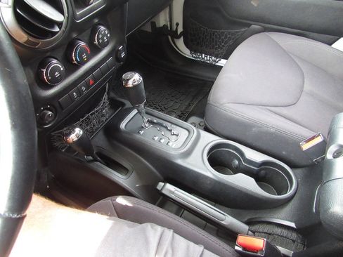 Used 2014 Jeep Wrangler Unlimited Sport w/ Quick Order Package 24S AWD/4WD image 28