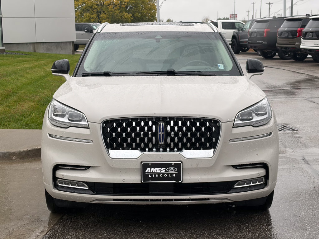 Used 2023 Lincoln Aviator Grand Touring w/ Equipment Group 301A AWD/4WD image 8