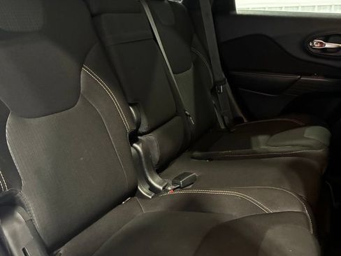 Used 2015 Jeep Cherokee Latitude FWD image 30