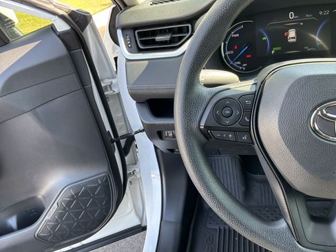 Used 2025 Toyota RAV4 LE AWD/4WD image 19