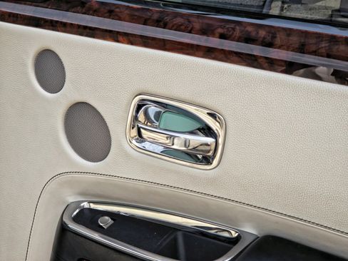 Used 2012 Rolls-Royce Ghost RWD image 32