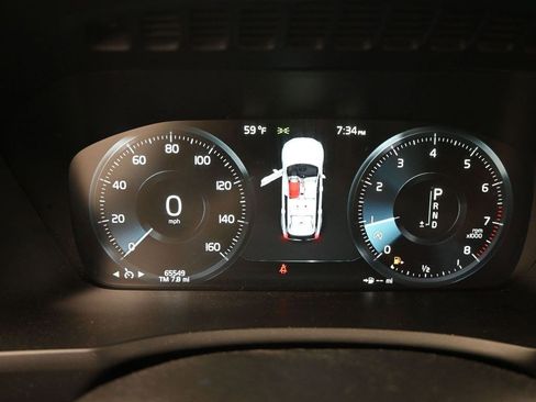 Used 2017 Volvo XC90 T6 Momentum w/ Vision Package image 10