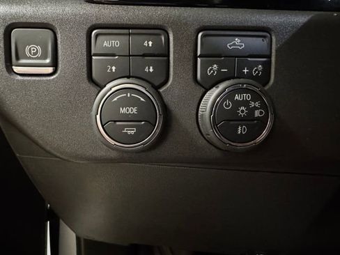 Used 2025 Chevrolet Silverado 1500 LT Trail Boss w/ Protection Package AWD/4WD image 10