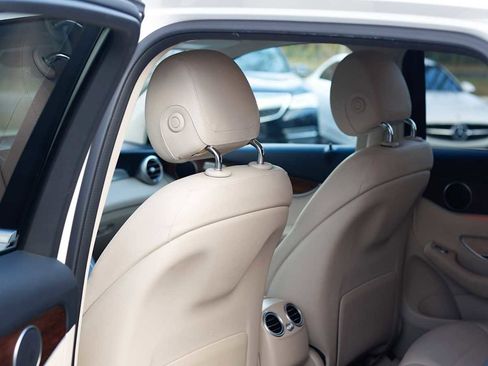 Used 2022 Mercedes-Benz GLC 300 4MATIC image 33