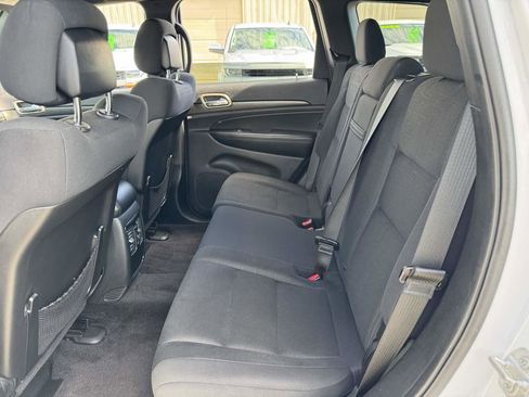 Used 2017 Jeep Grand Cherokee Laredo image 19