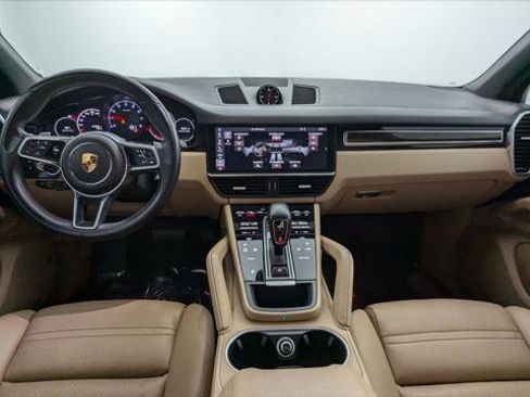 Used 2019 Porsche Cayenne w/ Premium Package image 24