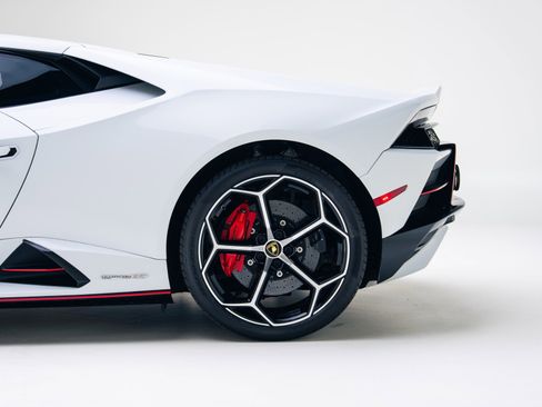 Used 2020 Lamborghini Huracan EVO image 15
