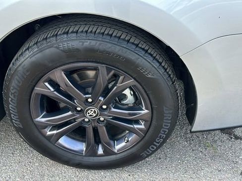 Used 2024 Toyota Sienna XSE w/ XSE Plus Package image 6