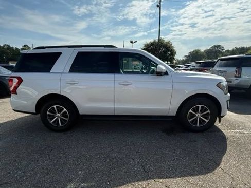 Used 2018 Ford Expedition XLT RWD image 3