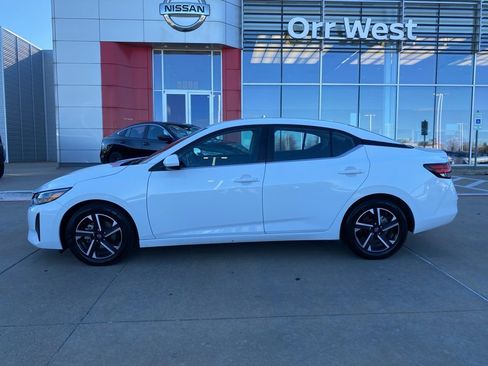 Used 2024 Nissan Sentra SV image 2