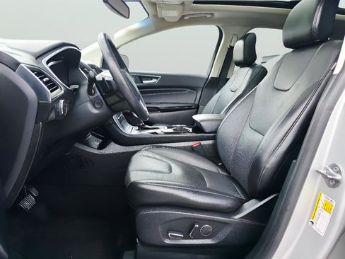 Used 2018 Ford Edge Titanium w/ Equipment Group 301A AWD/4WD image 10