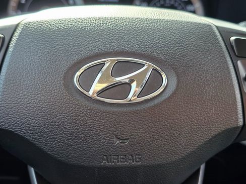 Certified 2022 Hyundai Venue Limited w/ Cargo Package image 23