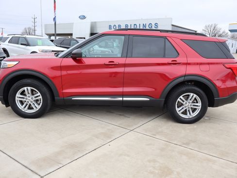 Used 2023 Ford Explorer XLT w/ Equipment Group 202A image 8