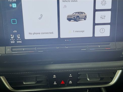 Used 2025 Volkswagen Atlas SE image 24