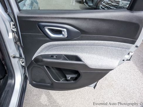 Used 2024 Jeep Compass Latitude image 23