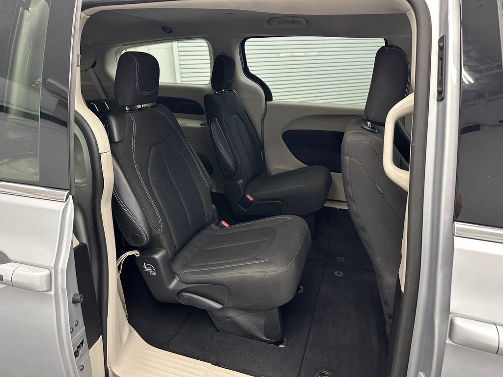 Used 2023 Chrysler Voyager LX FWD image 16