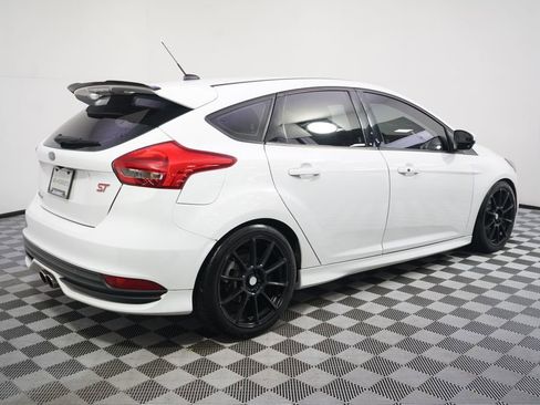 Used 2018 Ford Focus ST w/ Equipment Group 401A FWD image 7