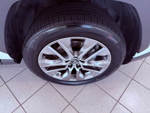 Used 2019 Toyota RAV4 XLE Premium FWD image 16