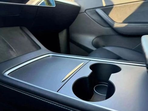 Used 2024 Tesla Model Y Performance AWD/4WD image 23