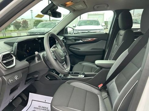 New 2026 Chevrolet TrailBlazer LT w/ Midnight Edition FWD image 15
