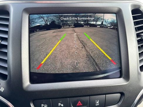 Used 2023 Jeep Cherokee Trailhawk w/ Premium Leather Package image 21