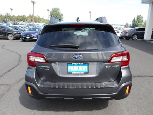 Used 2018 Subaru Outback 2.5i Limited w/ Popular Package #2 AWD/4WD image 4