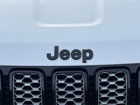 Used 2020 Jeep Grand Cherokee Altitude image 38