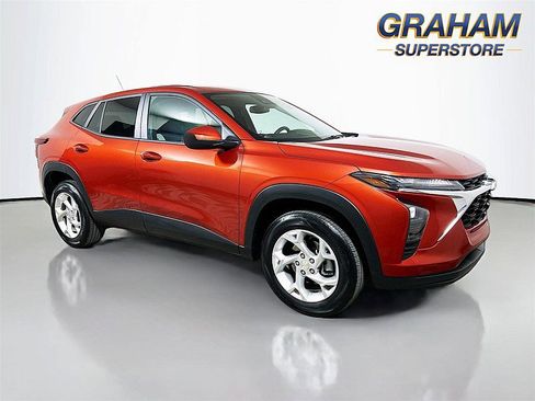 Used 2024 Chevrolet Trax LS w/ LS Convenience Package FWD image 1