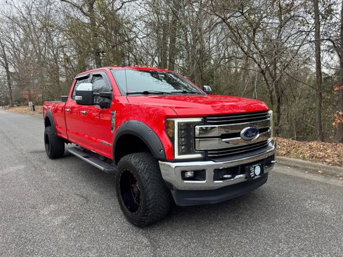 Used 2019 Ford F350 Lariat w/ Chrome Package image 3