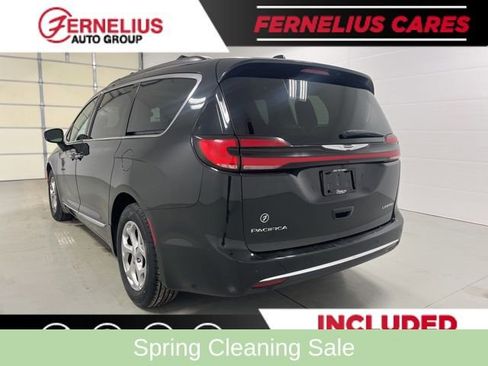 Used 2023 Chrysler Pacifica Limited FWD image 5