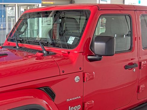 Used 2019 Jeep Wrangler Unlimited Sahara image 8